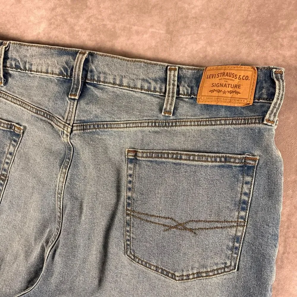 levi’s strauss lightwash baggy jean shorts